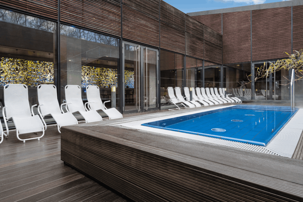 LIQUIDROM AusserGewöhnlich Berlin Spa-Lounge mit Salzwasserpool