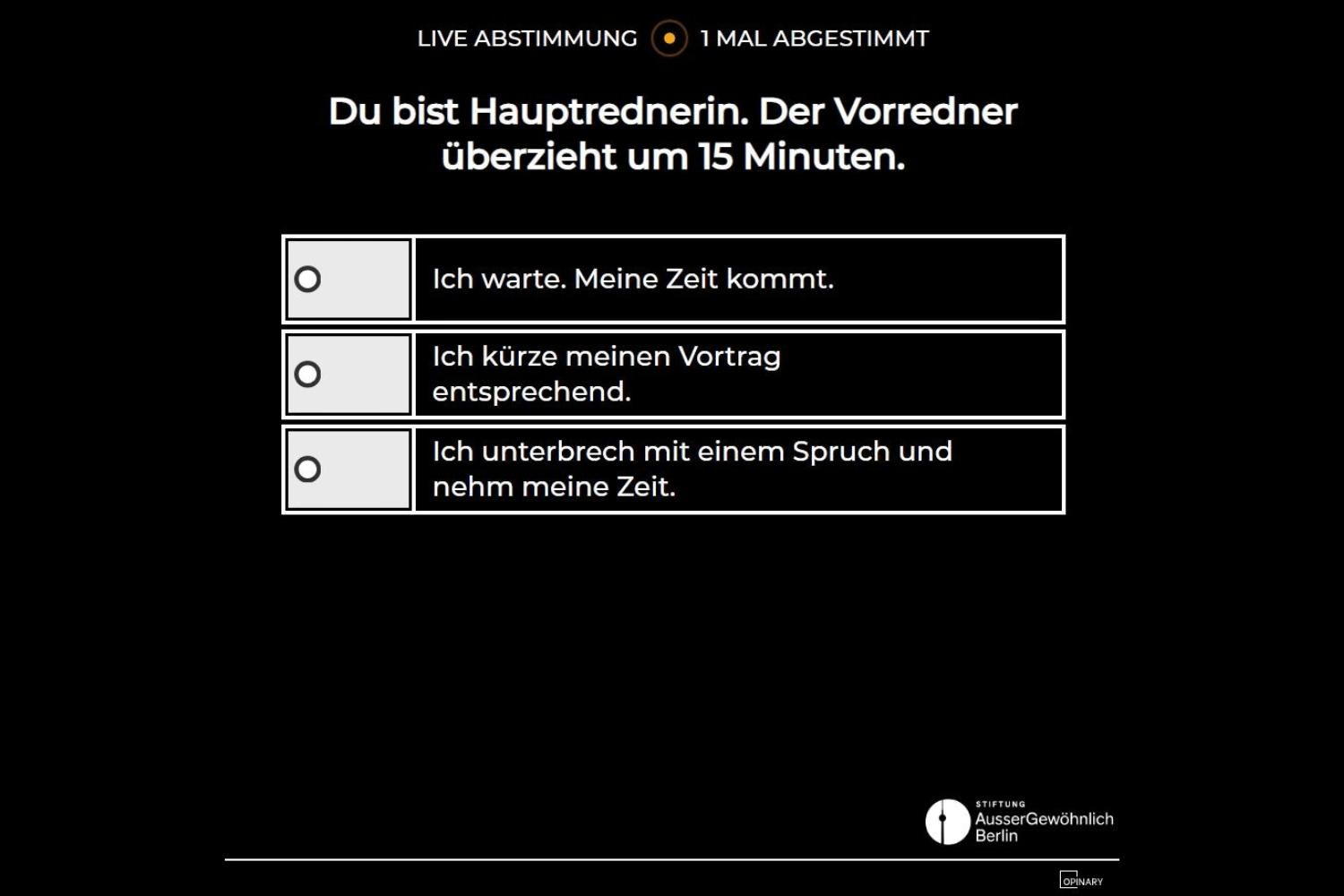 Du bist Hauptrednerin. Der Vorredner überzieht um 15 Minuten.